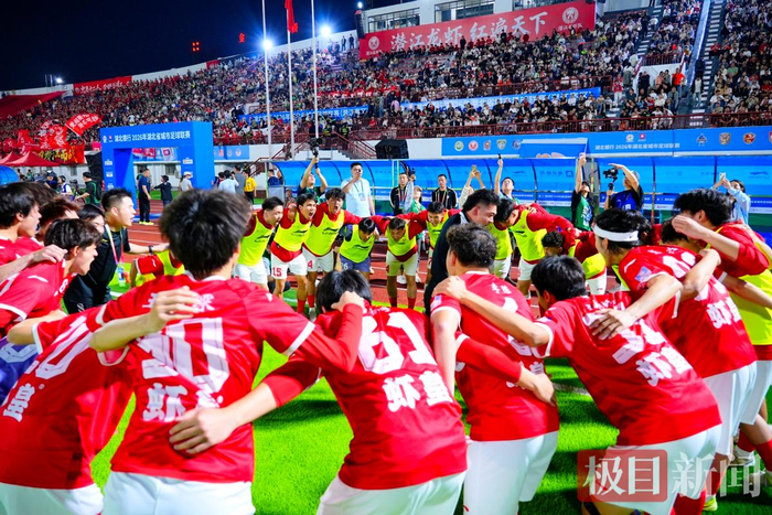 MK体育-潜江赛场内外皆精彩：来看一场球，爱上一座城|楚超|体育场|潜江中学体育场|足球联赛|揭幕战_新浪体育_新浪新闻