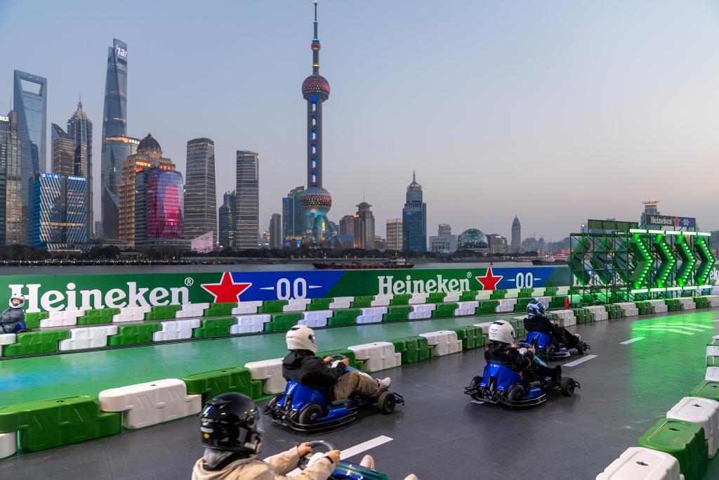 MK体育app下载-格子旗嘉年华迎来全方位升级，F1赛车热点燃全城消费狂欢